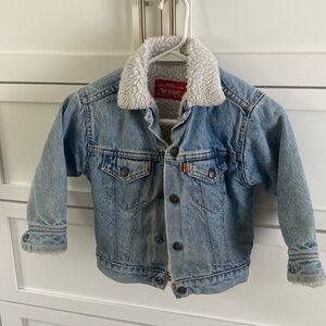 Vintage 90s Levi’s Sherpa denim jacket.